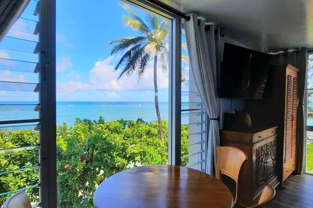 Breezy Beachfront Bali-Style Haven 180 Degree Oceanview Hau'ula 外观 照片