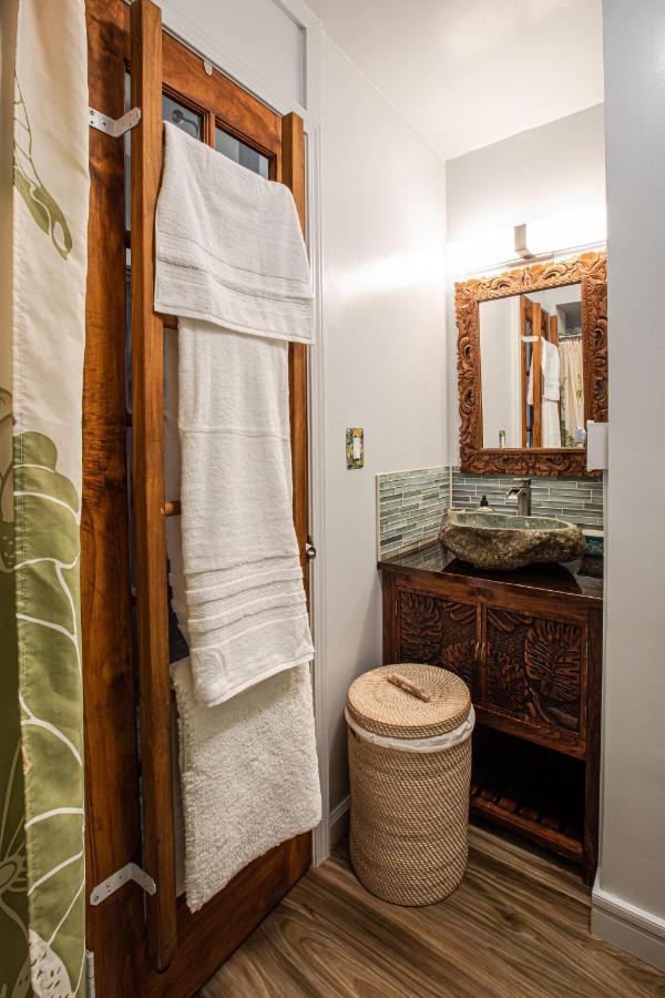 Breezy Beachfront Bali-Style Haven 180 Degree Oceanview Hau'ula 外观 照片